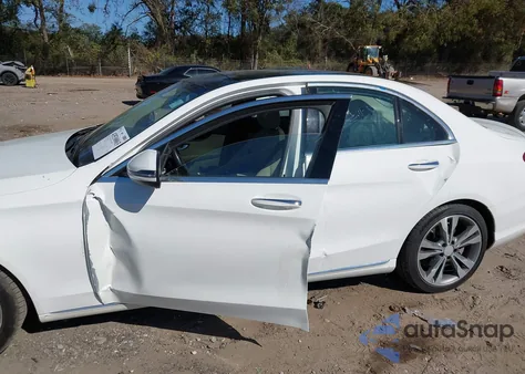 2016 Mercedes-Benz C 300 z USA, uszkodzony, nr VIN WDDWF4JBXGR137815